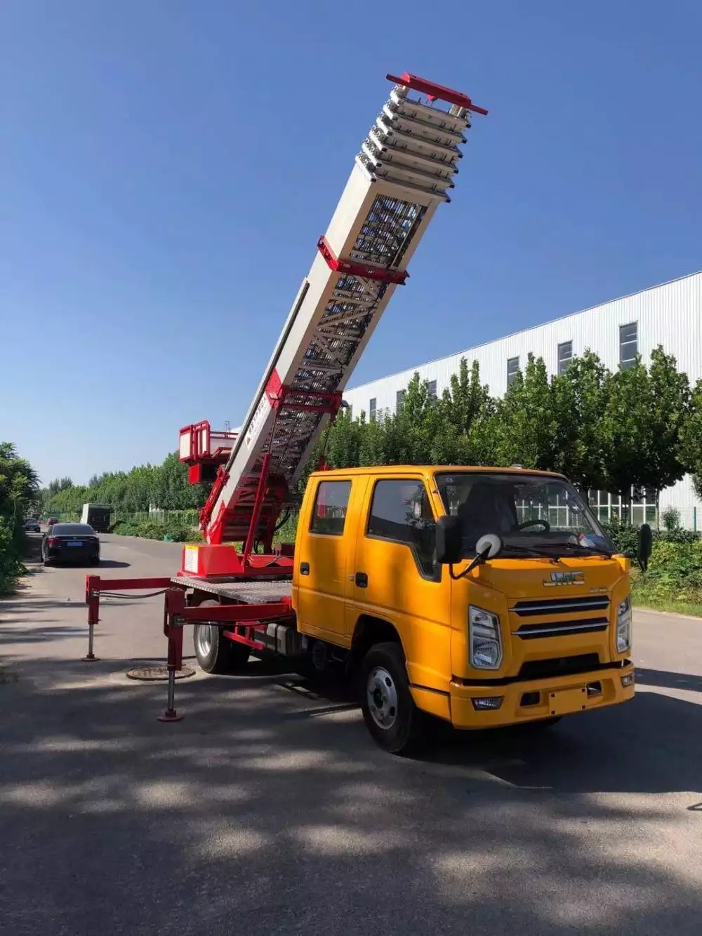 麻江附近的云梯车出租服务：轻松解决高空作业需求